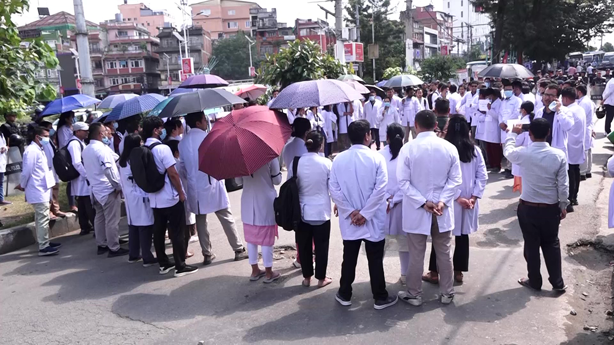doctor andolan jari - frame at 1m17s ादचतभत्रचछज1695801399.jpg